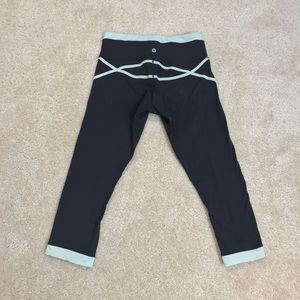 Lululemon Roll Out Crops in Black/ Fresh Teal